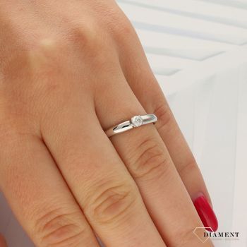Pierścionek złoty DIAMENT białe złoto, jeden diament w białym złocie 0660027097 HSI.jpg
